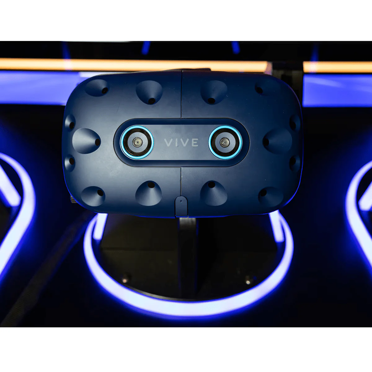 VRX Gold and Mace Virtual Reality Arcade Game - Image 3